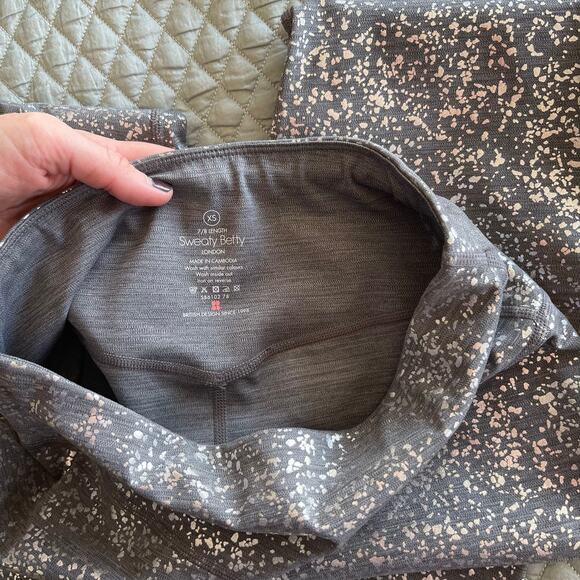 Sweaty Betty Goddess 7/8 Leggings in Grey Foil Size XS Metallic High Waisted Gym - Picture 16 of 16